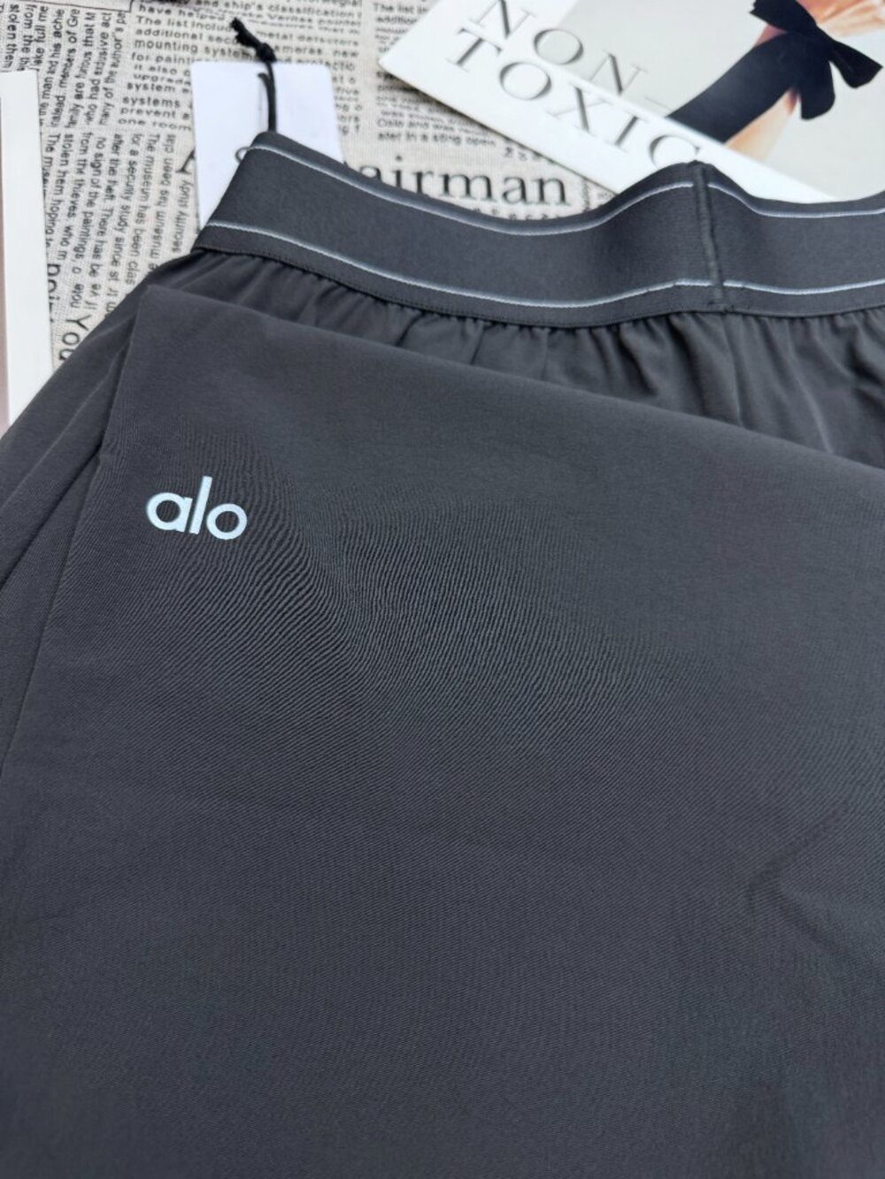 NWT  👖 Alo Yoga Suit Up Pants Anthracite Grey Wide Leg Pants 💕 30” Inseam - Picture 4 of 9